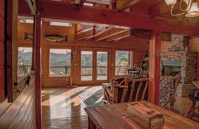 Airbnb getaway by popular Nashville travel blog, Nashville Wifestyles: image of The Tennessee Cabin. 