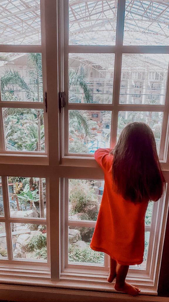 Soundwaves Water Park by popular Nashville blog, Nashville Wifestyles: image of a little girl looking out a window.  