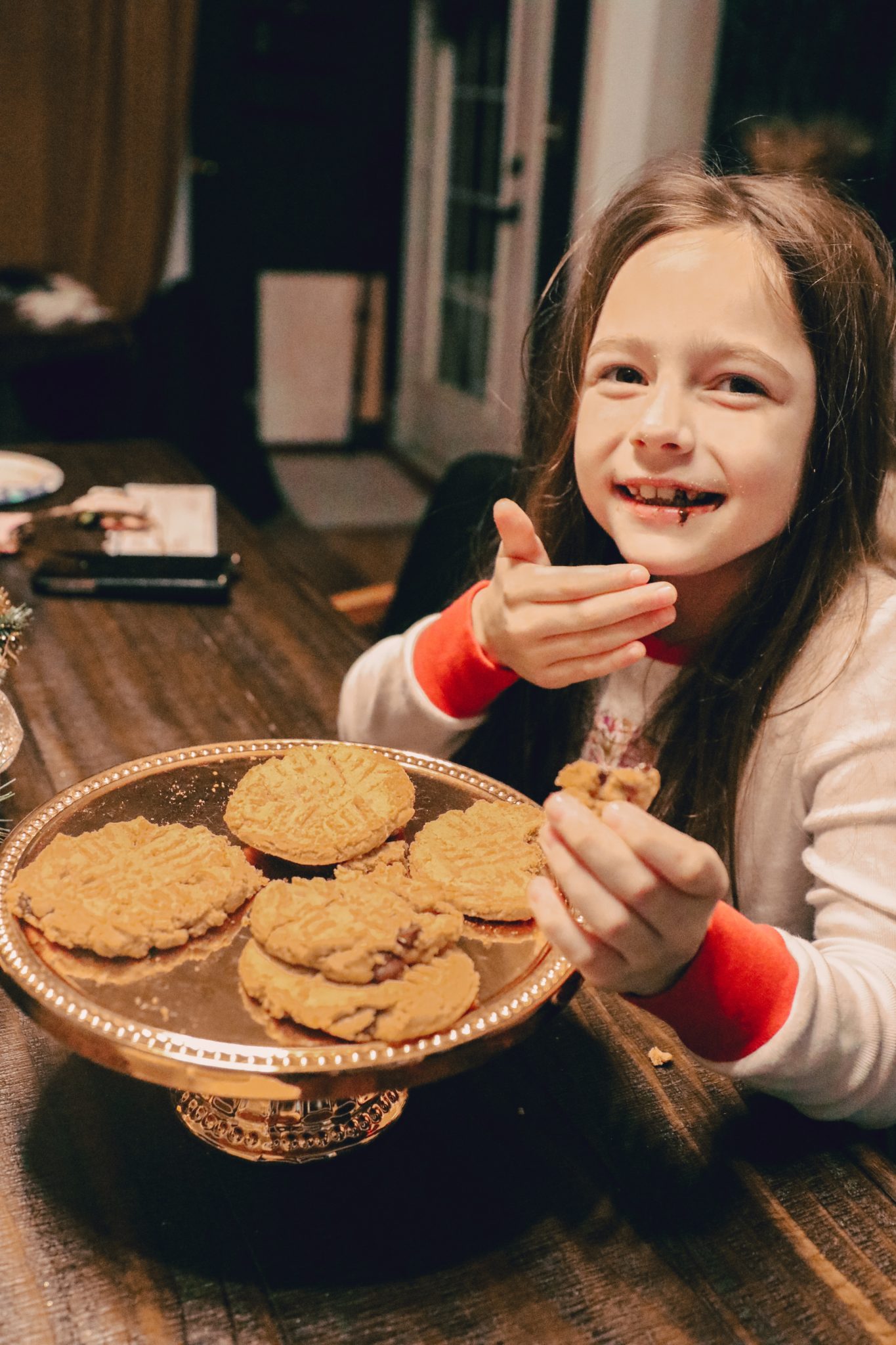 Top Nashville Lifestyle blogger shares her low carb peanut butter chocolate chip cookies recipe! 