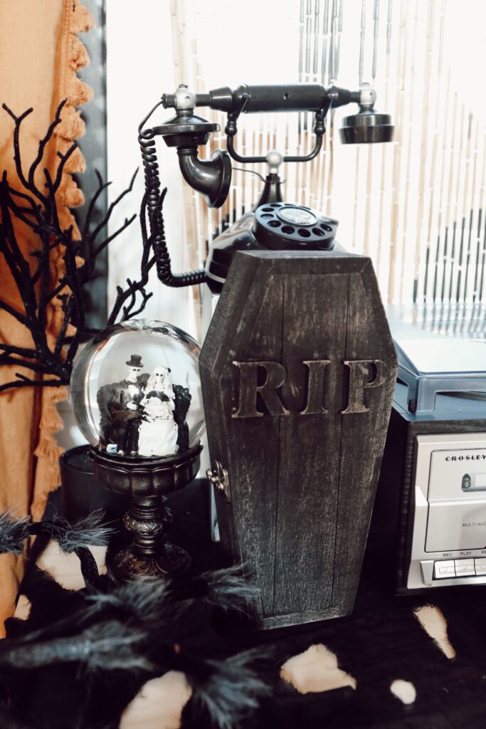 Top Nashville Lifestyle Blogger, Nashville Wifestyles shares her Top Halloween Home Decor Ideas for 2021. Click here for spooky!