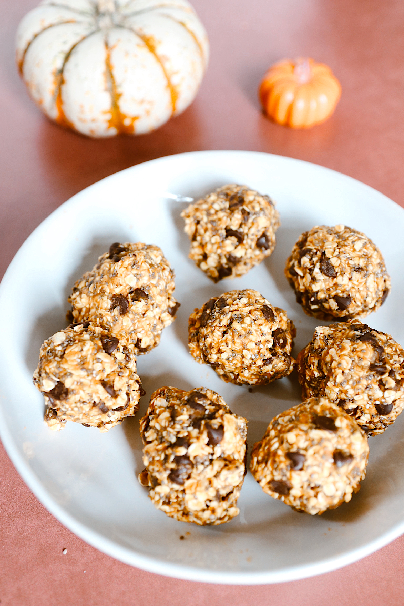 Top Nashville Lifestyle blogger, Nashville Wifestyles shares her Easy and Delicious Pumpkin Pie Protein Balls recipe! Click here now! 