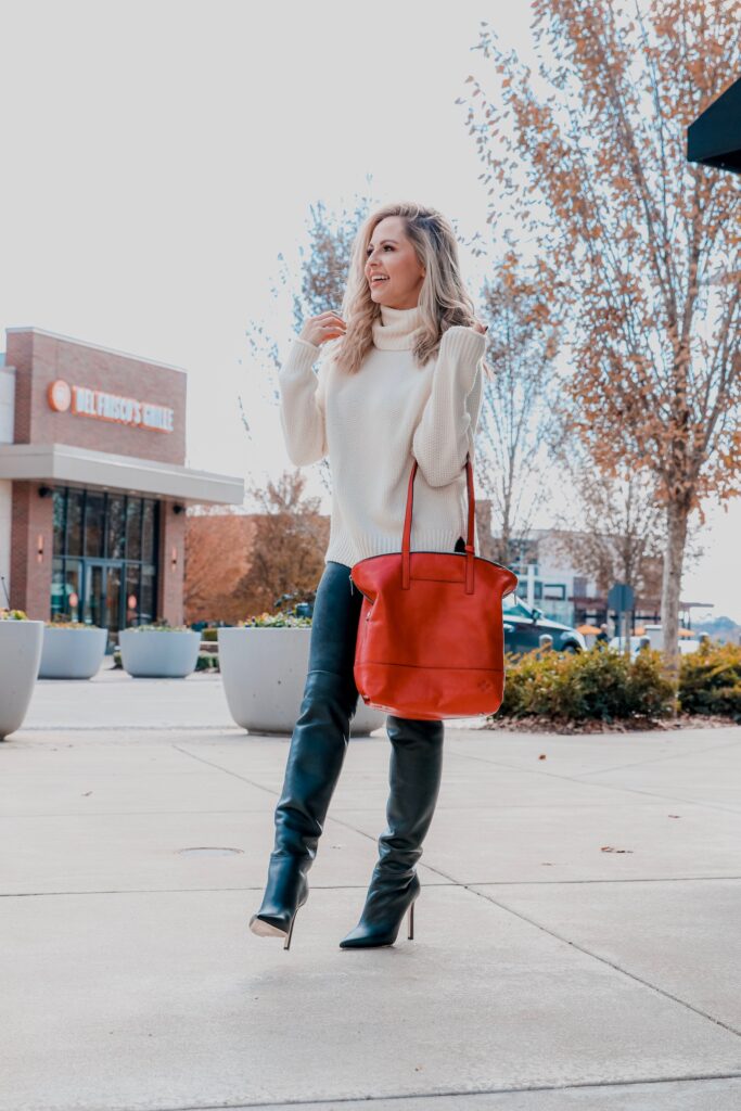 Top Nashville Lifestyle blogger, Nashville Wifestyles shares her Style Guide: What to Wear in Nashville in the Winter. Click here now!