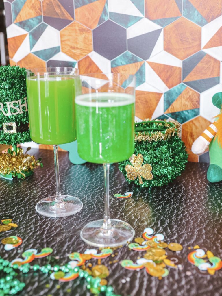 Top Nashville Lifestyle blogger, Nashville Wifestyles shares her St. Patty's Day Mimosa Recipes! 