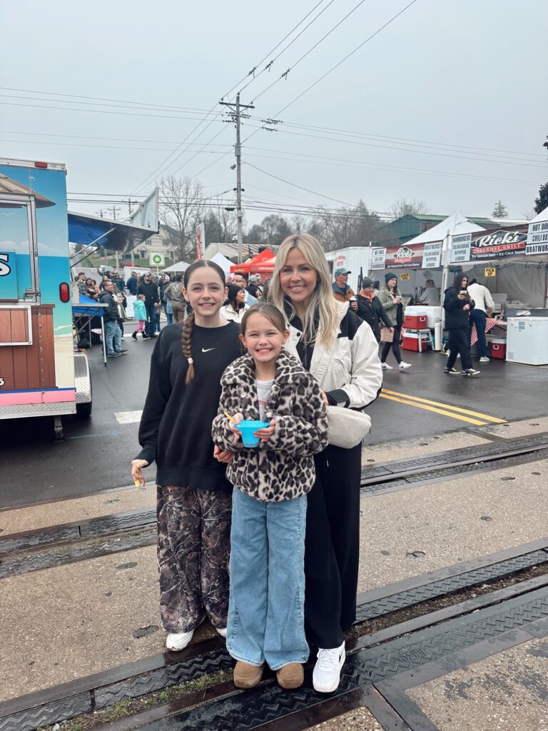 Kids enjoying fudge at Three Sisters Fudge in downtown Blue Ridge
